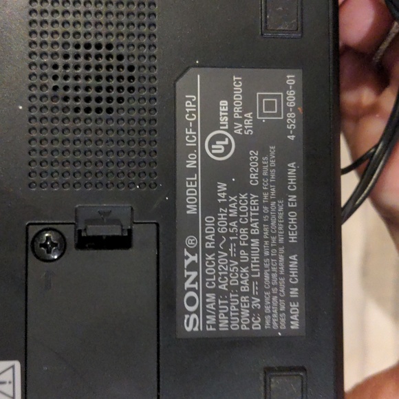 Sony Alarm Clock Radio With Time Projection - Picture 4 of 5